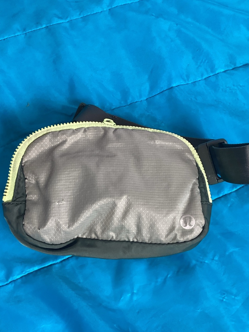 Lululemon Men's Gray Waist Pack with Black Trim
